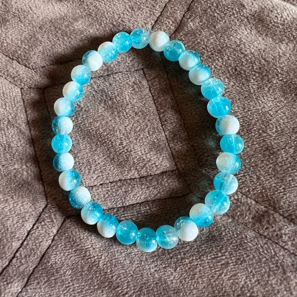 Handmade Vibrant Aquamarine & White Beaded Bracelet, Size 7” - Picture 3 of 3